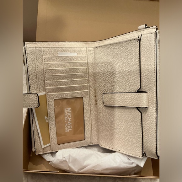 NWT Michael Kors Wristlet/Wallet - Picture 5 of 9